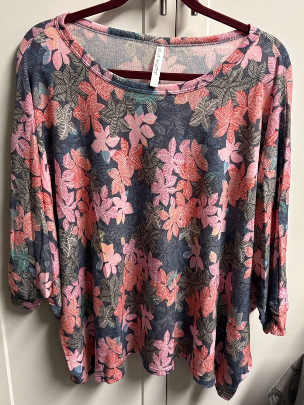 Women's Floral Scoop Neck Top - Pink/Gray